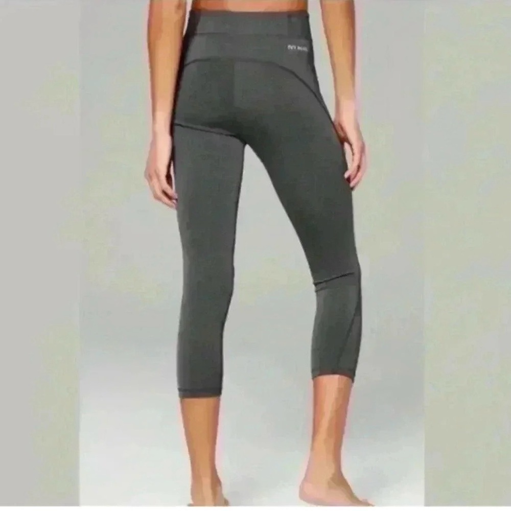 Ivy Park Charcoal Gray High-Rise Capri Crop
Leggings Size Small
